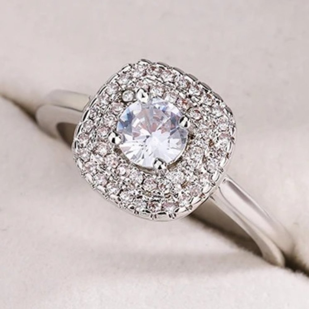 Stunning Ladies Halo Bridal Ring .925 Solid Sterling Silver - Picture 3 of 13